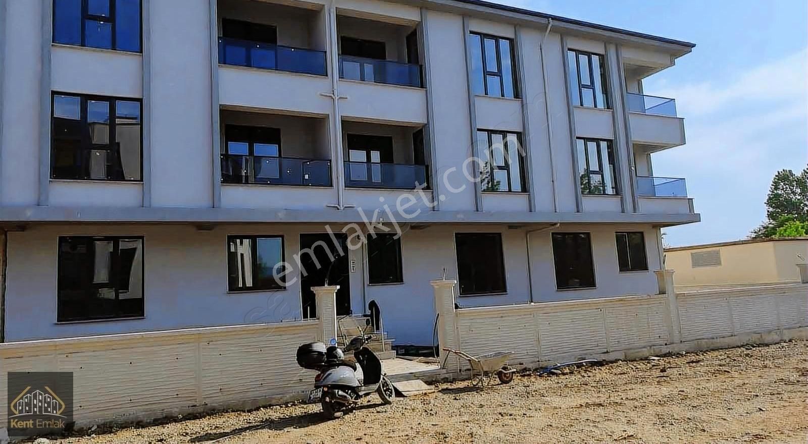 Kent Emlaktan Aziziyede Kiralık 1+1 Daire