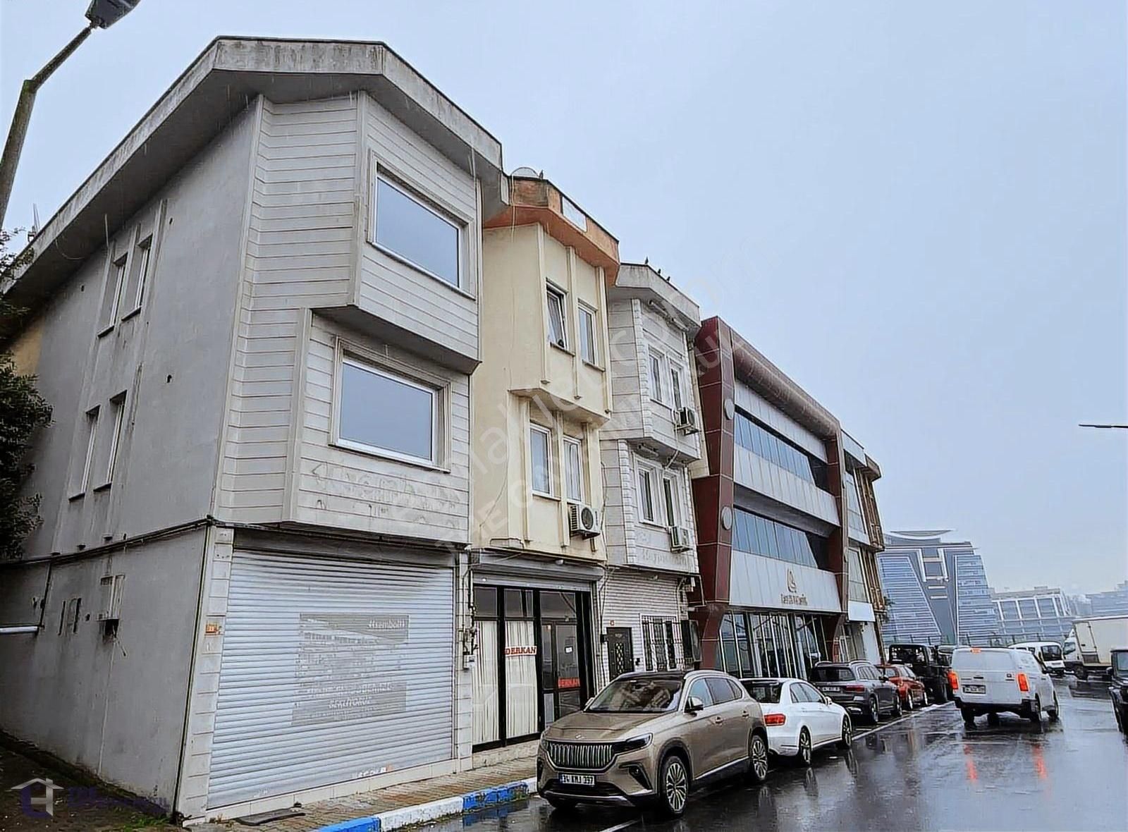 İstoç 40.ada U Tipi 3 Katlı 120 M2 İçi Yapılı Kiralık Dükkan