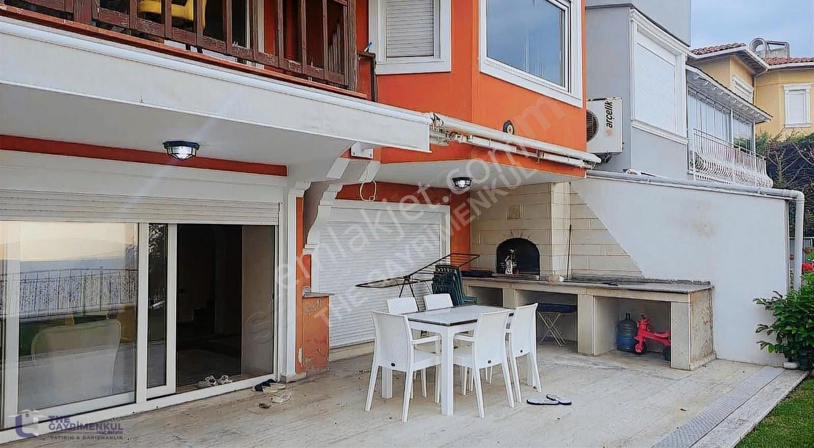 Uzun Ömür Villaları Deniz Manzaralı Satılık Tripleks Villa