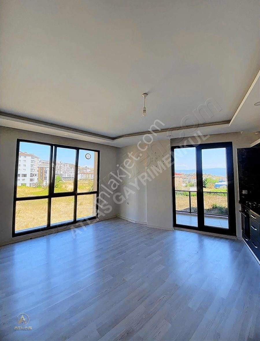 Atlastan Site İçerisinde Eşyasız Geniş 2+1 Kiralık Daire