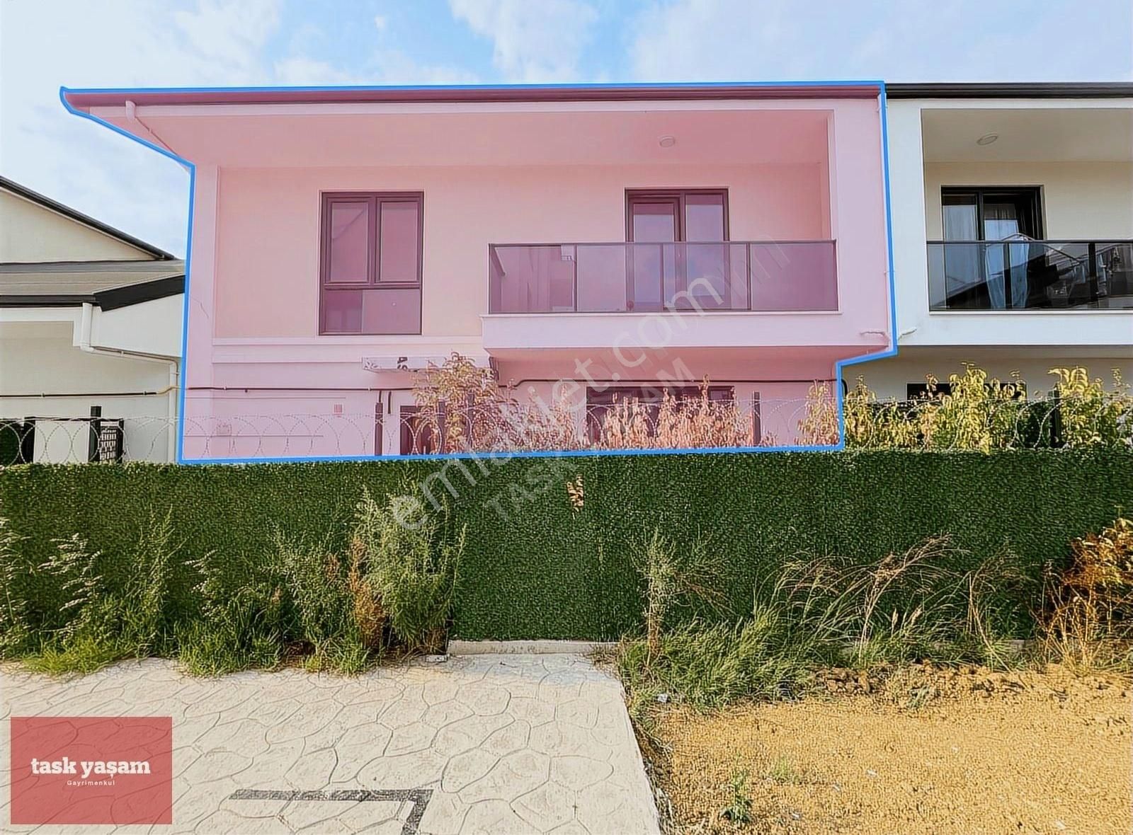 Task Yaşam` Kartepe Fsm`de 3+1 2 Kat 170m2 İskanlı Fırsat Villa