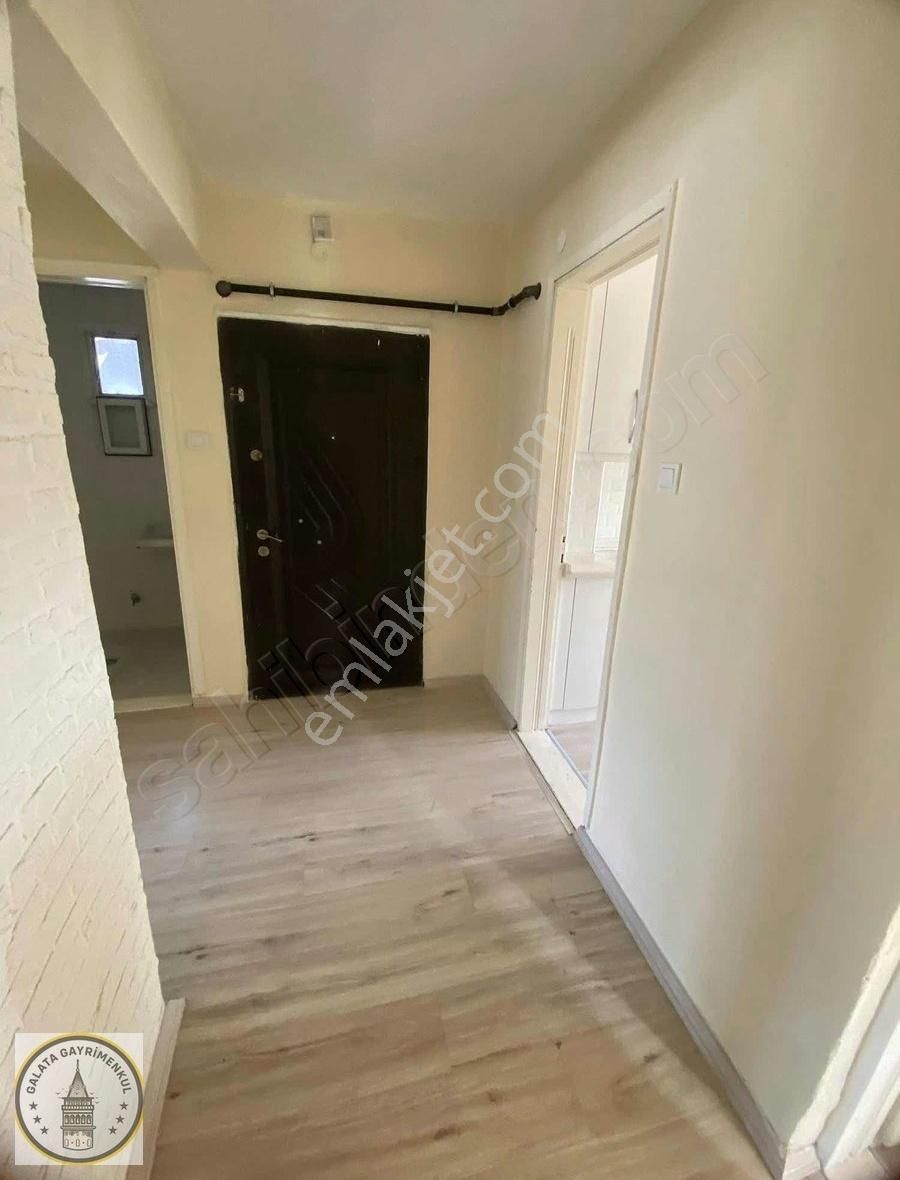 Yenicami Mahallesinde 3+1 Kiralık Kapalı Mutfak Daire
