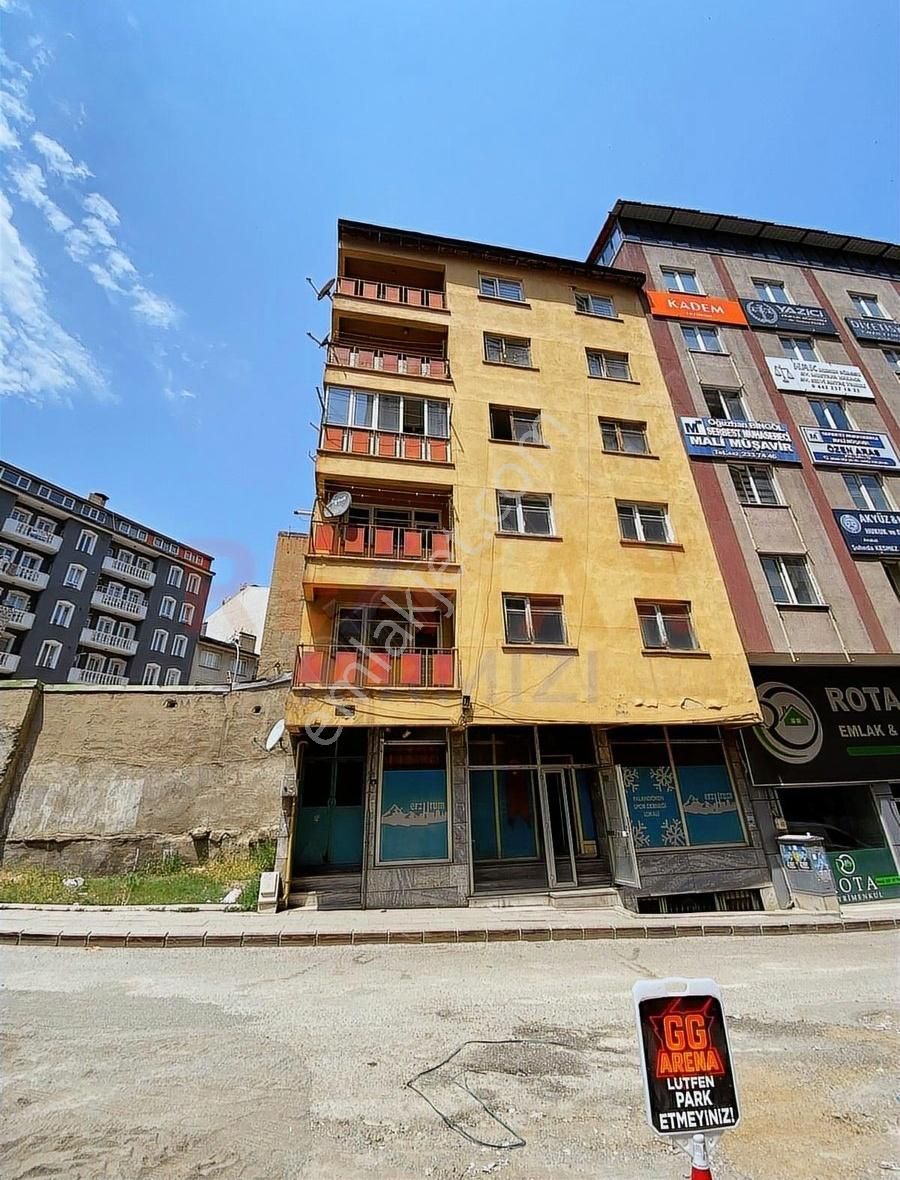 Re/max Kırmızı'dan Erzurum Şehir Merkezinde Satılık 2+1 Daire