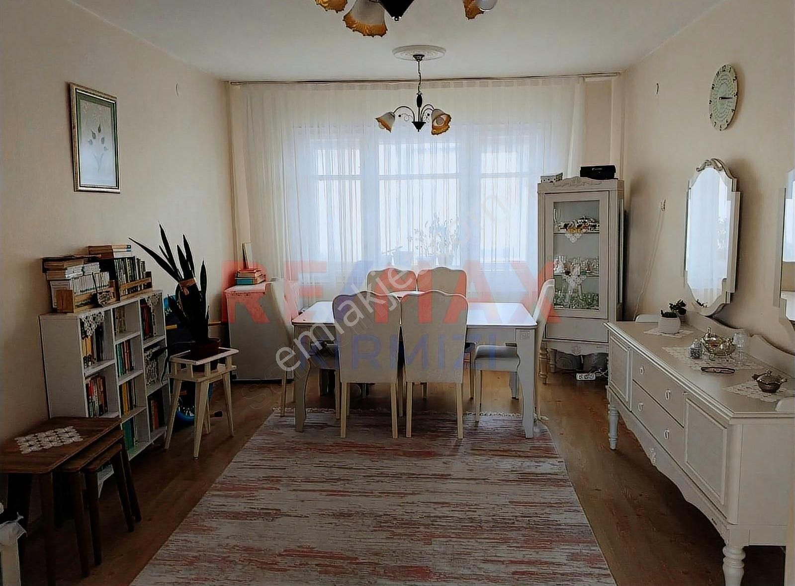Re/max Kırmızı'dan Erzurum Yenişehir'de Satılık 3+1 Daire