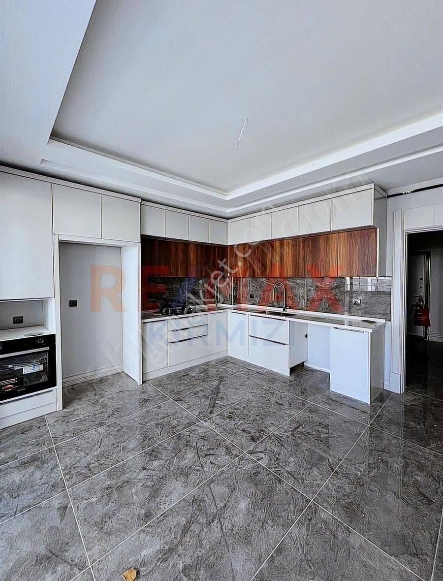Re/max Kırmızı'dan Erzurum Yıldızkent'te Satılık 4+1 Daire