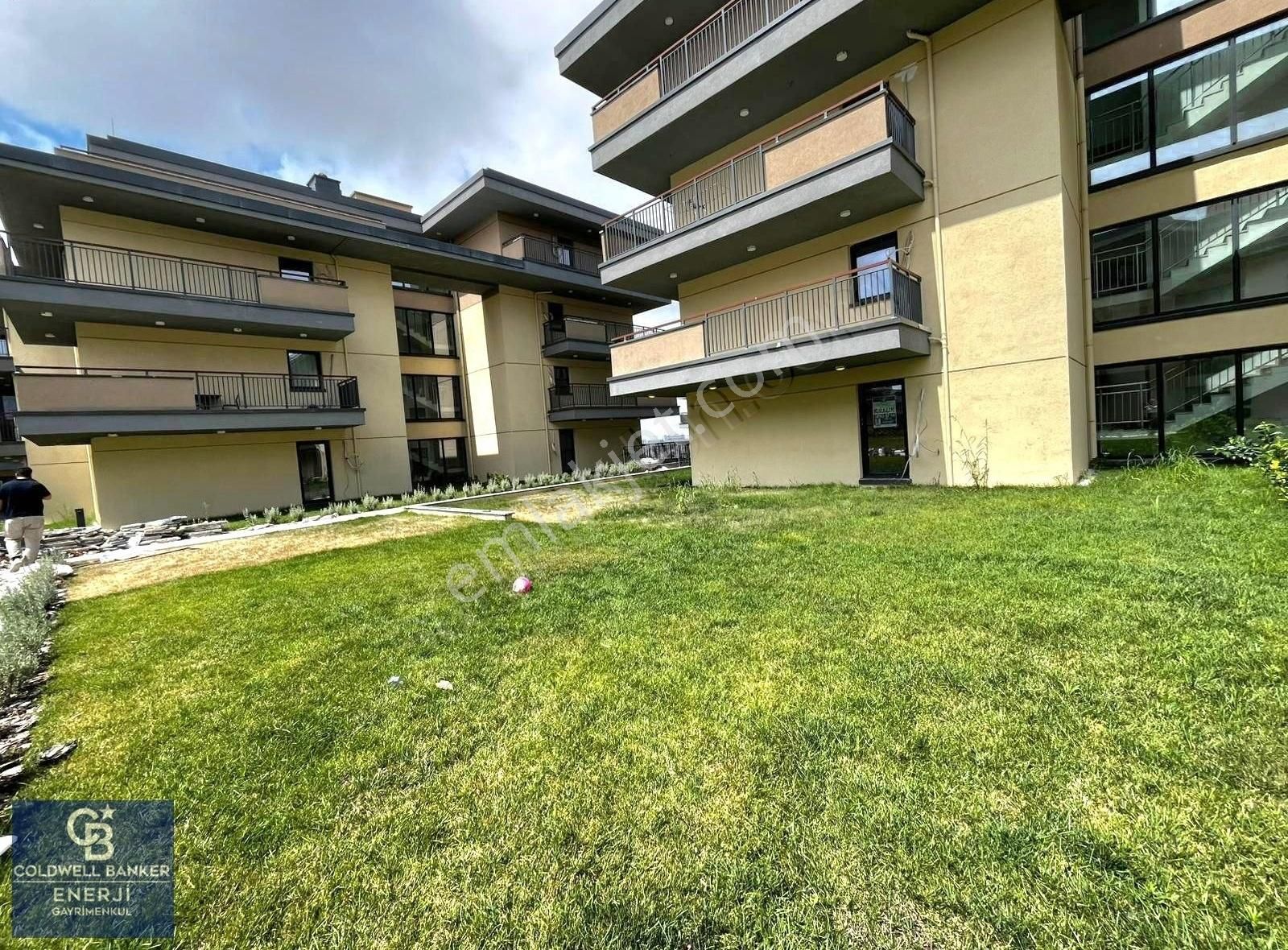 Emlakkonut Vadi Evleri 2 Kiralık 4+1 Daire 250 M2 Bahceli