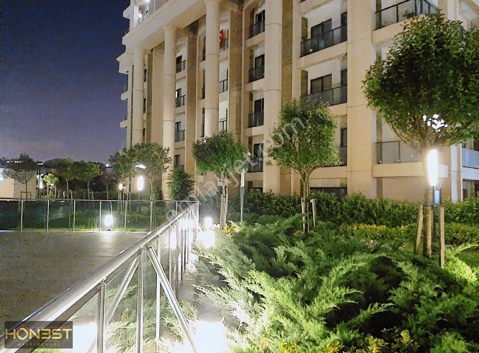 Kiptaş Venezia Mega Satılık 4+1 Kalite Eşyalı Daire Hemen Oturum