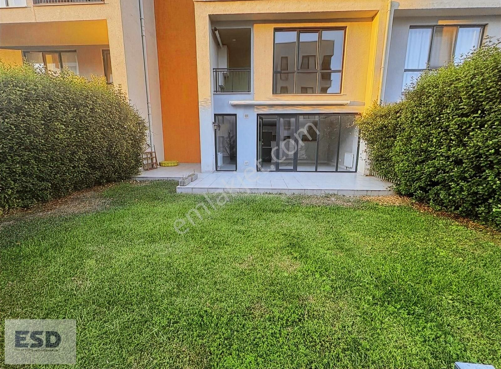 Semt Kocaeli Sitesinde Müstakil Bahçeli Kiralık 3+1 Daire