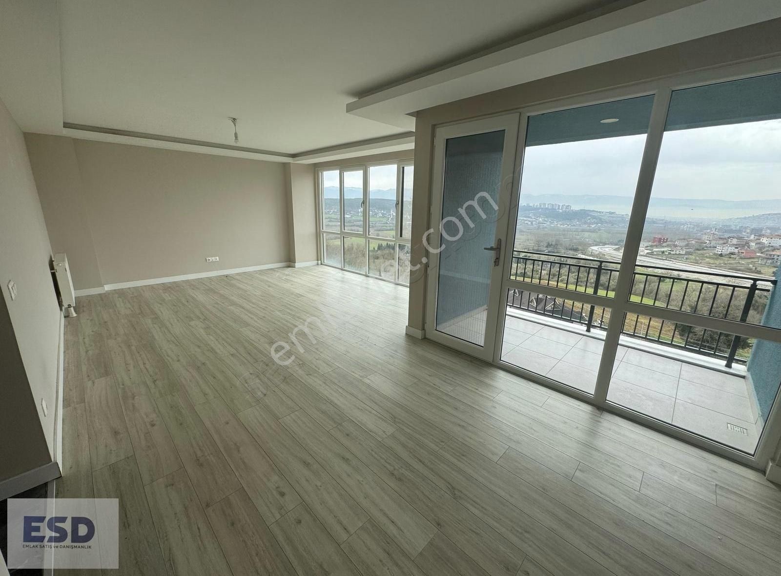 Semt Kocaeli Sitesinde Manzaralı 154 M2 3+1 Kiralık Daire