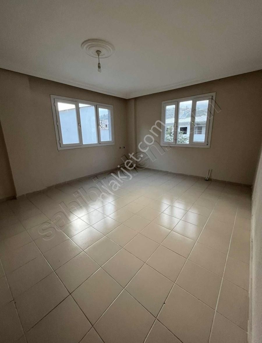 Osmaniye Bahçe İlçsinde Çrşı Mrkzde Müstkil 3₺1 Kpalı Mtfk