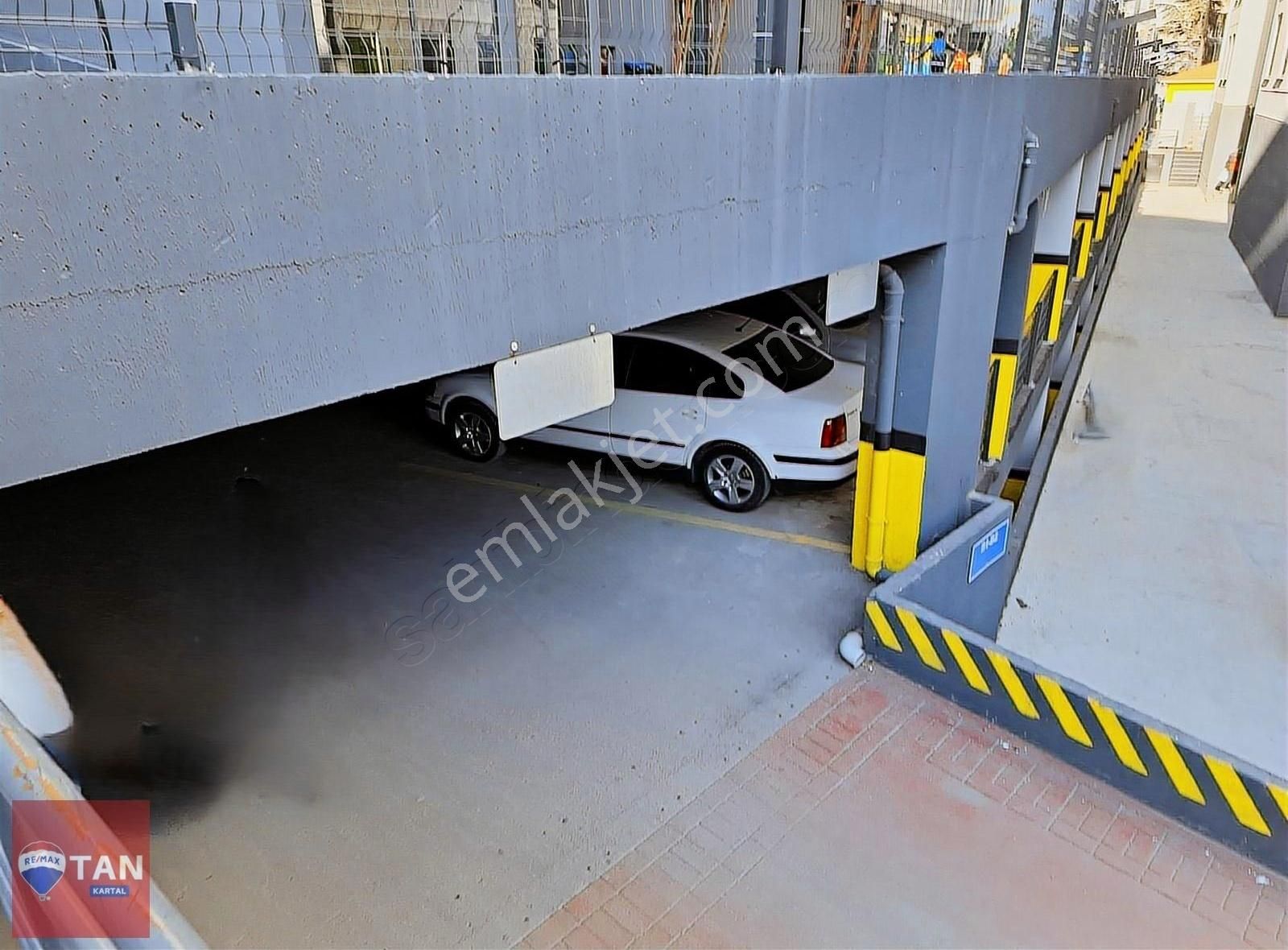 Maltepe Esenkent Anadolupark Metroya Yakın1.kat Satılık 3+1daire