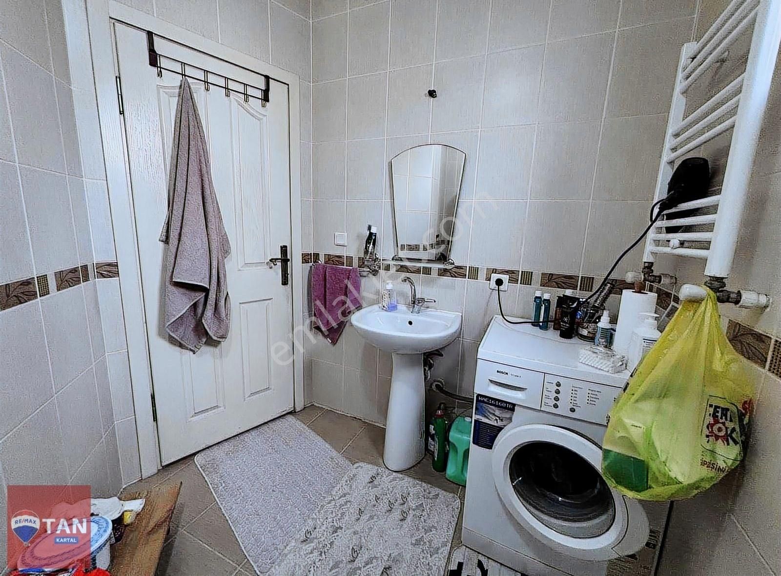 Kartal Yakacık Çarşı Mahallesi Otoparklı Satılık 1+1 Daire