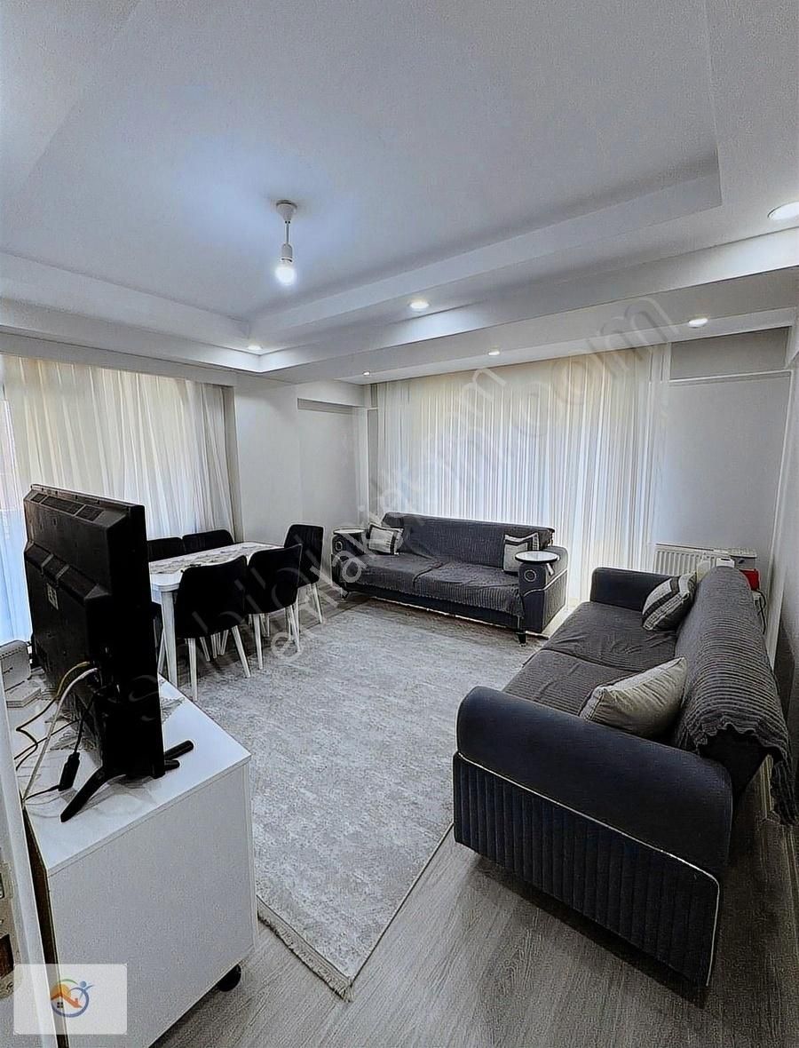 Çırpıcı'da Köşe Başı Satılık 2+1 Daire Ara Katta 1 Yıllık Bina