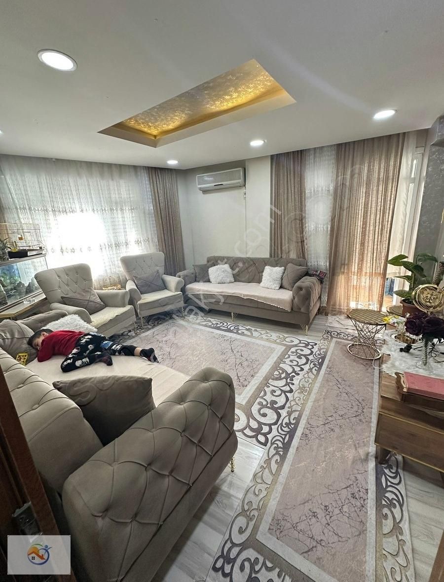 Çırpıcı'da Satılık 2+1 Daire Köşe Başı Binada
