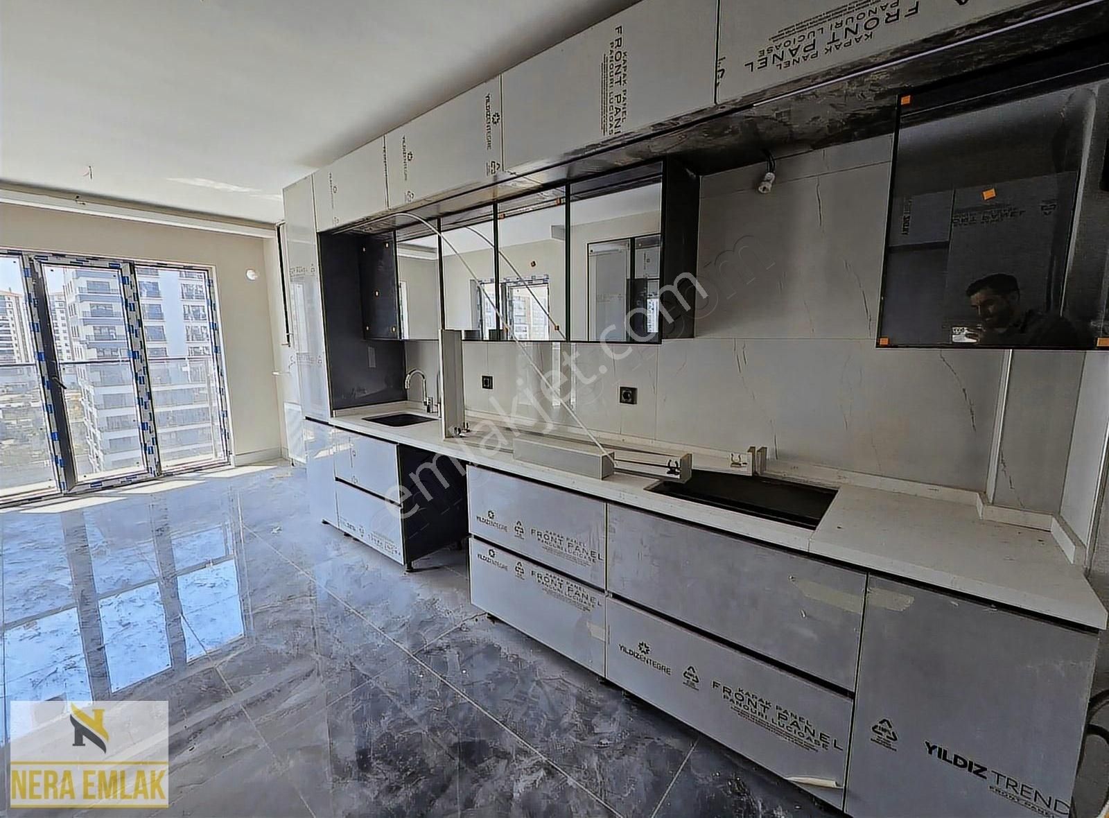 Nera'dan Ovacık Merkezde Sıfır Katta Cadde Üzeri Kiralık 4+1