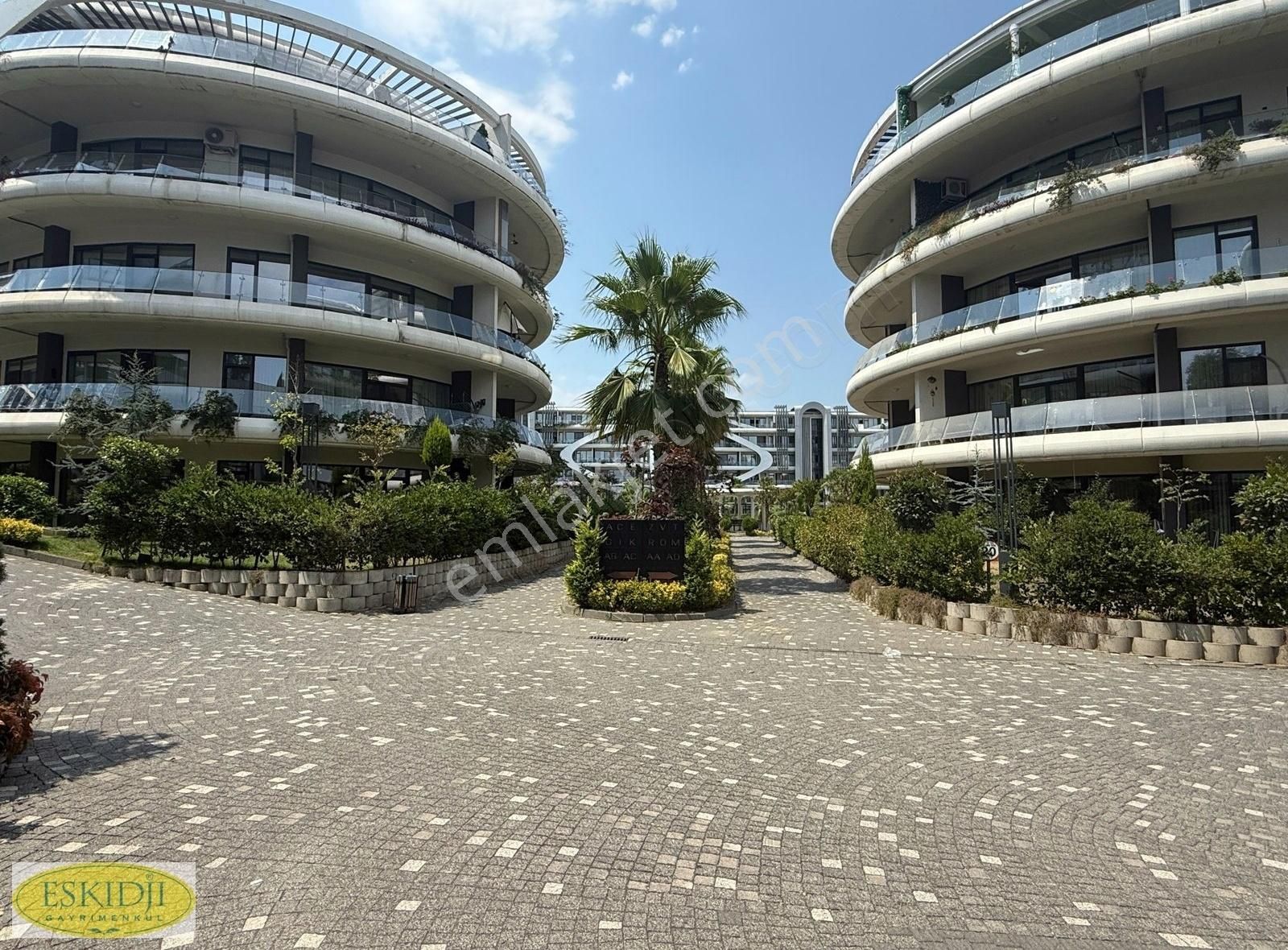 Eskidjiden Forum Anatolia Sitesinde Ekstralı Bahçeli Loft Daire