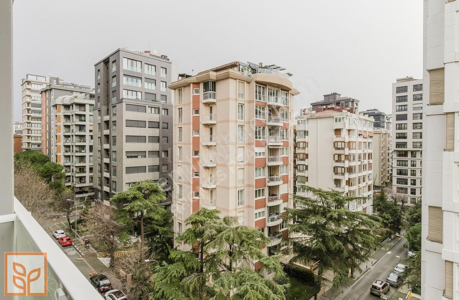 Suadiye Sahilde 3+1 Balkonlu Deniz Manzaralı Kiralık Daire