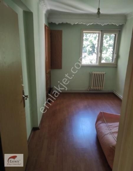 Esinti'den 19 Mayıs Cd Yakın Konumda Site İçi Ara Kat 2+1 Daire