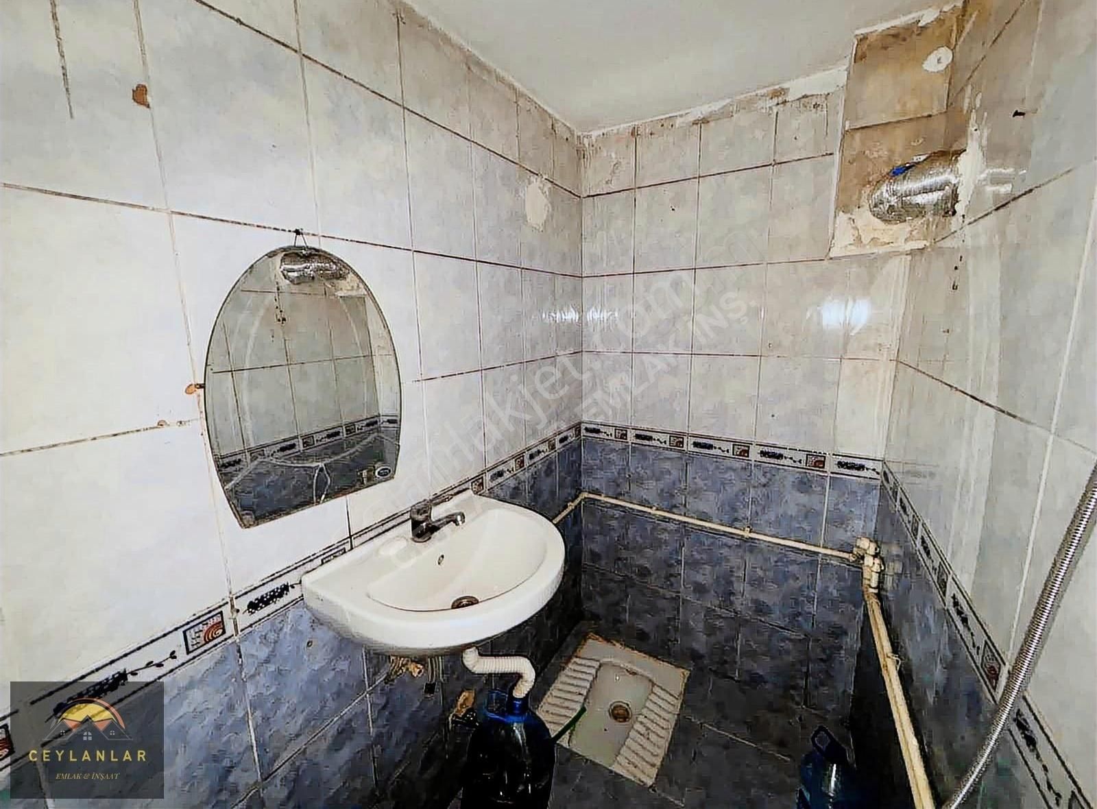 M.akif Mah. Metroya Yakın 1+1 Bahçe Katı