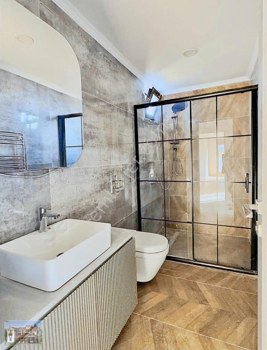 Beylikdüzü Gürpınar Da İskanı Alınmış Havuzlu Lüks Villa 7+1