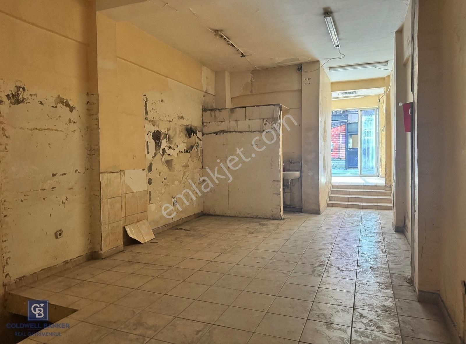 Kadıköy De Rıhtıma Çok Yakın 40+20 M2 Kiralık Dükkan