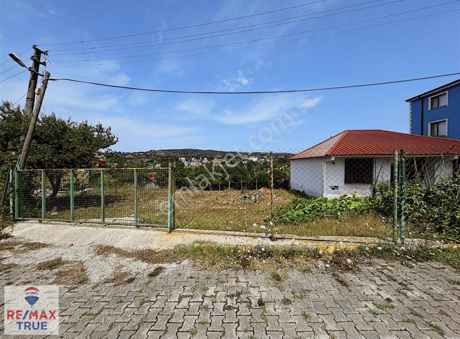 Uzuntarlada 3 Kat İmarlı Yola Cephe 1116 M2 Arsa Ve Müstakil Ev
