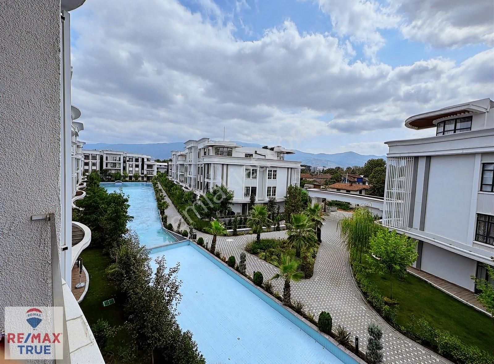 Zeray Mahal De Havuz Manzaralı Dubleks 1+1 Satılık Daire