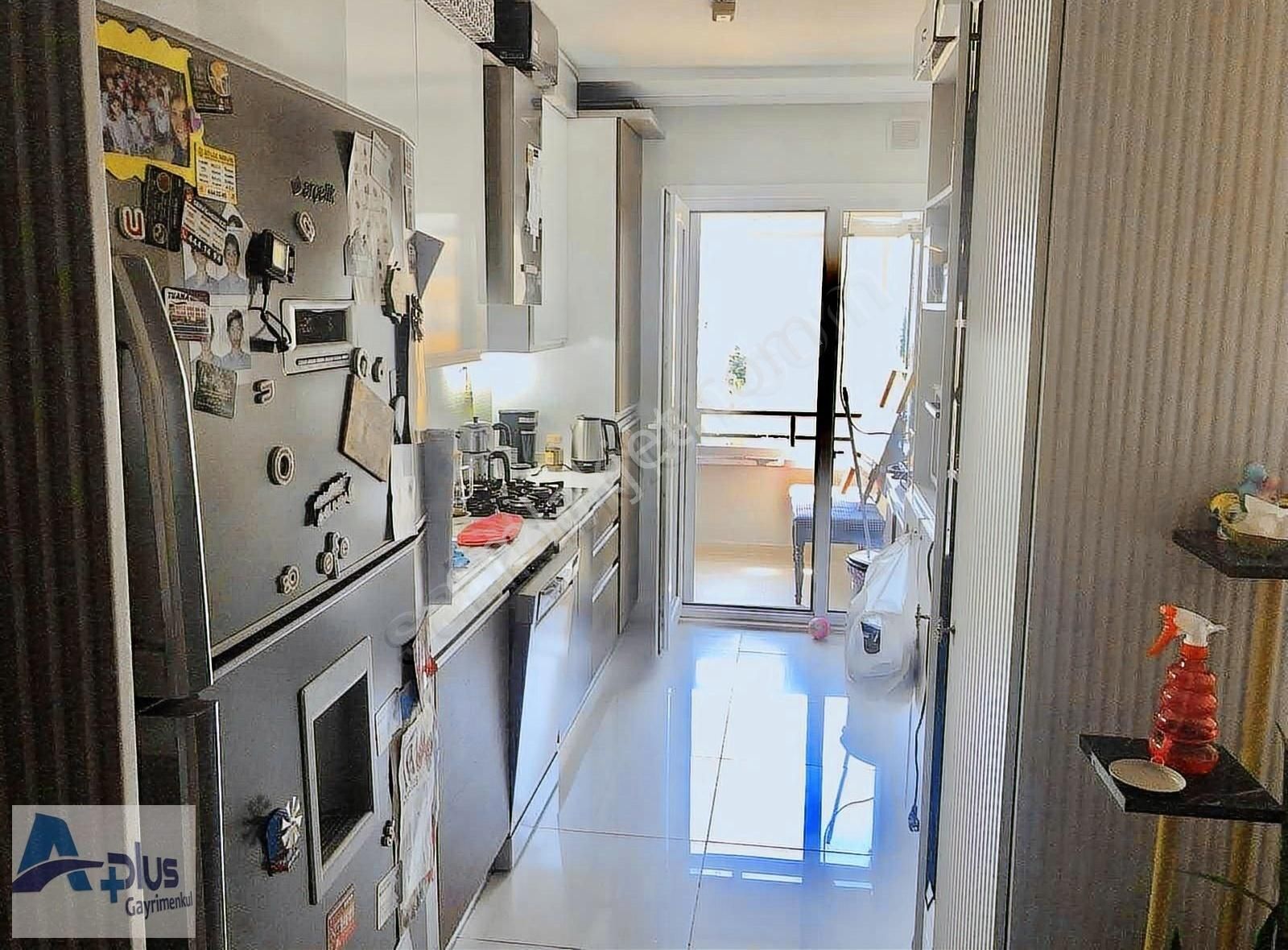 Atakent Mah. Avrupa 1 'de Satılık 1+1 Tadilatlı 71 M2 Daire