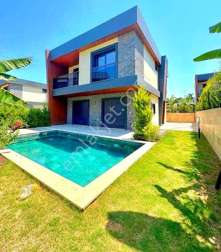Kuşadasında Avm'lere Yakın Özel Havuzlu 4+1 Tek Müstakil Sıfır Villa