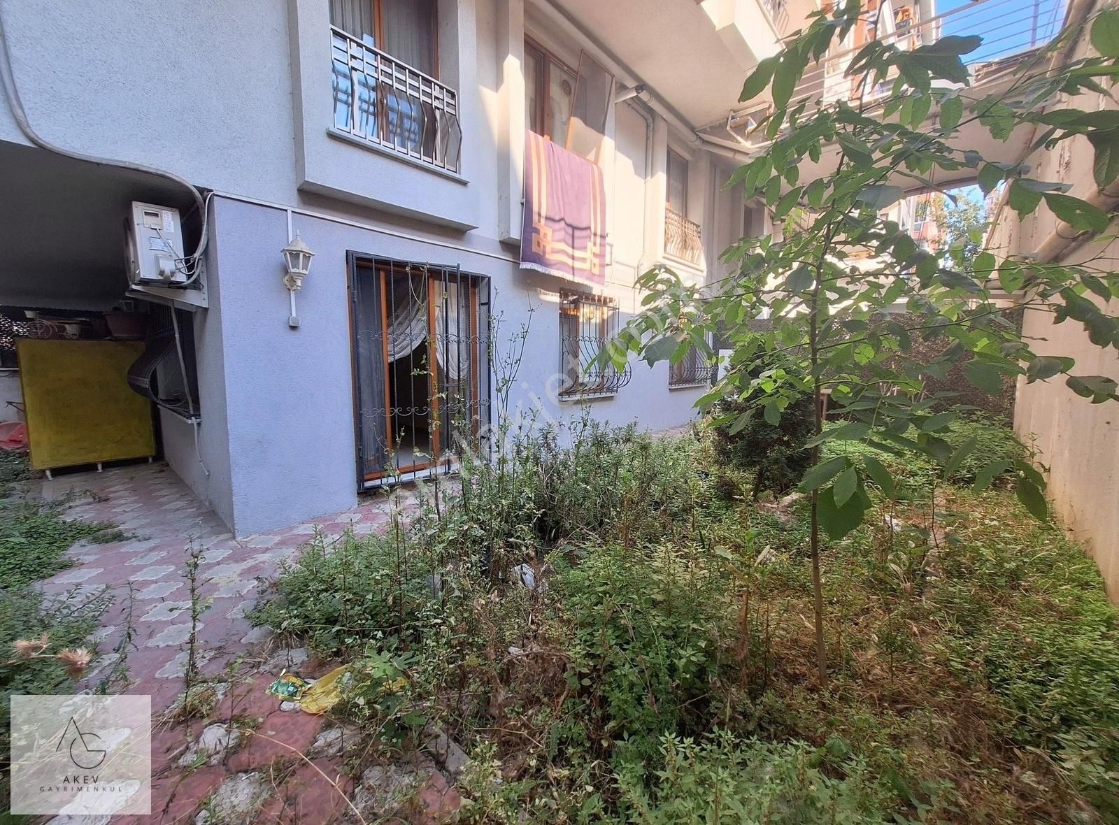 Beylikdüzü Yakuplu Mahallesi Satılık 2+1 Bahçe Kat Daire