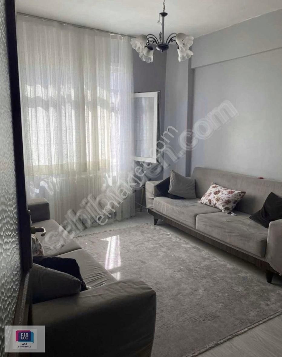 Balat Merkezi Konum Balkonlu Temiz Geniş Kullanışlı 2+1 Daire