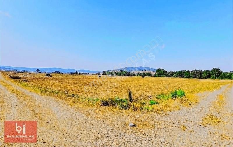 Bulbiemlak'tan Körfez Cuma Köyde Yolu Açık Satılık 4546 M2 Arsa