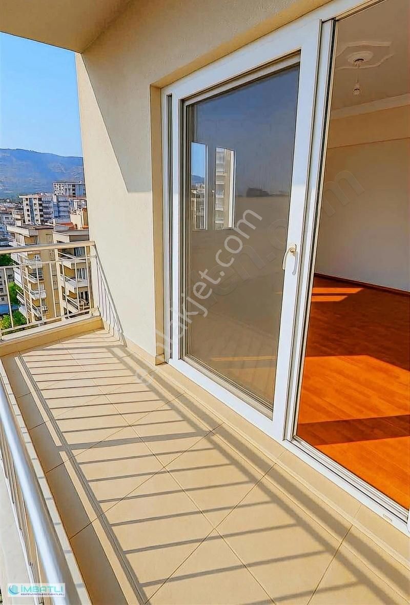 İzmir Bayraklı Da Etrafı Açık Geniş Satılık Daire