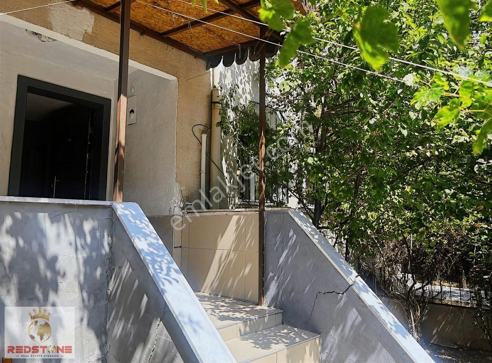 Batıkent İnönü Mah. 60. Yıl Sitesinde 5+1 Satılık Triplex Villa