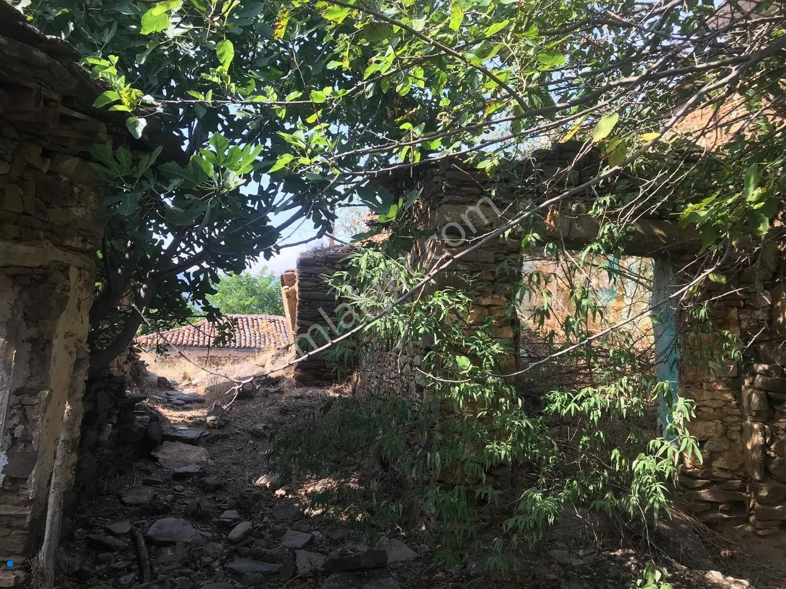 İzmir / Bayındır Köy İçinde Satılık İmarlı Arsa