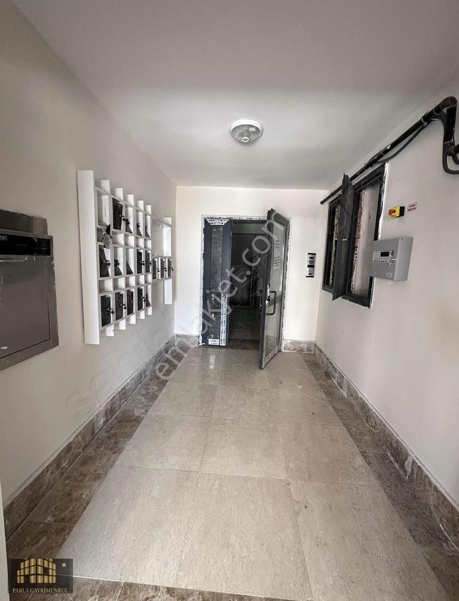 Parla Emlak'tan 4.bölge 1.etap 2.kısım 2+1 Y.giriş