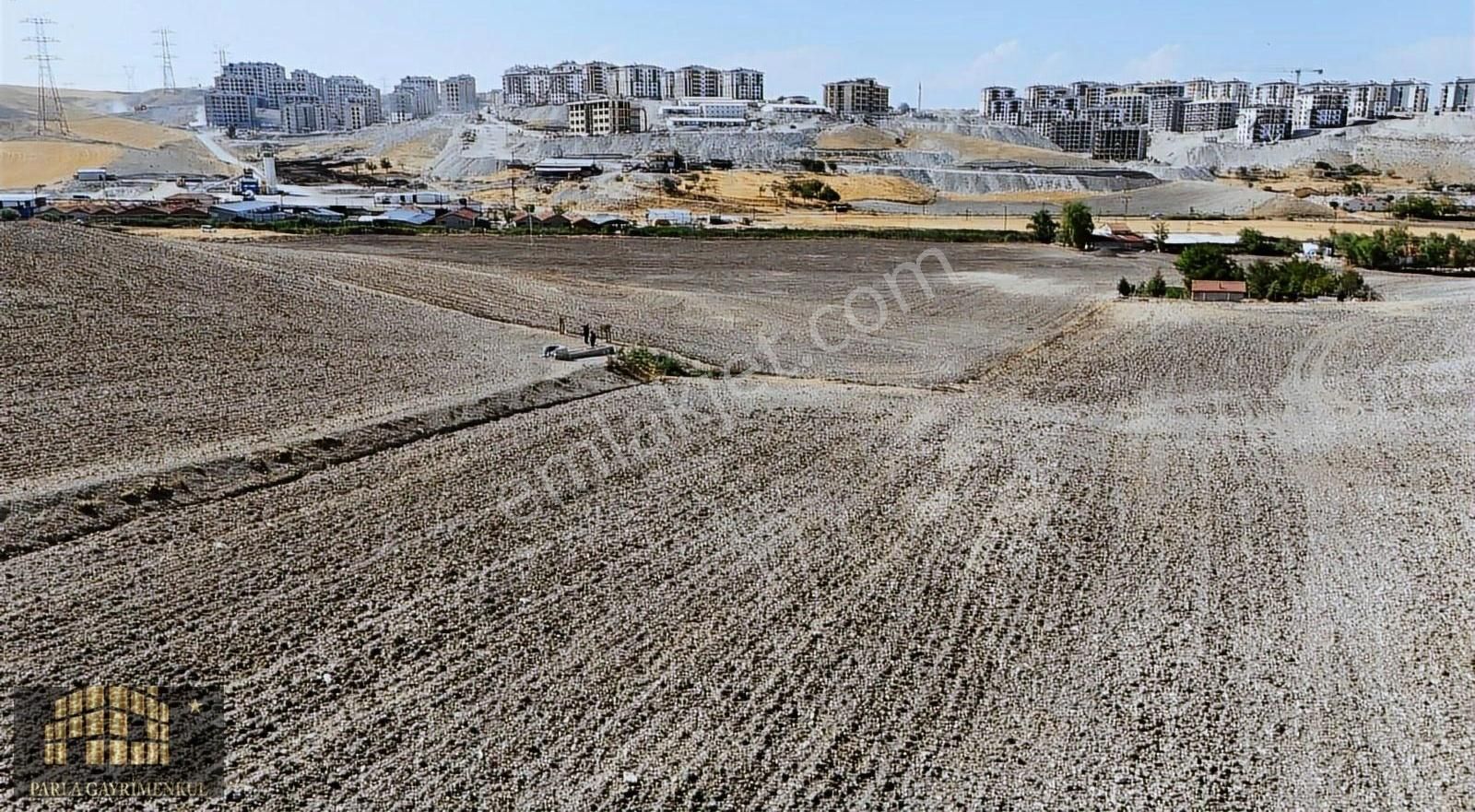 Parla Emlak'tan Yeni Peçenek'te Tek Tapu 2000m2 (1.5 Emsal)