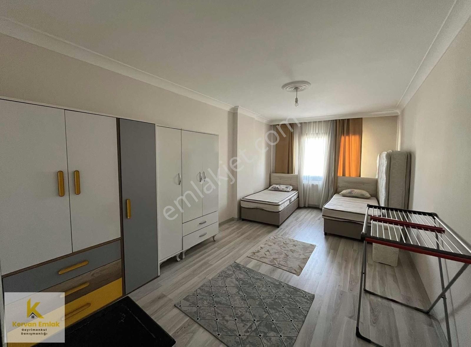 Turgutlu Çardak Evlerin'de Kiralık Eşyalı Daire