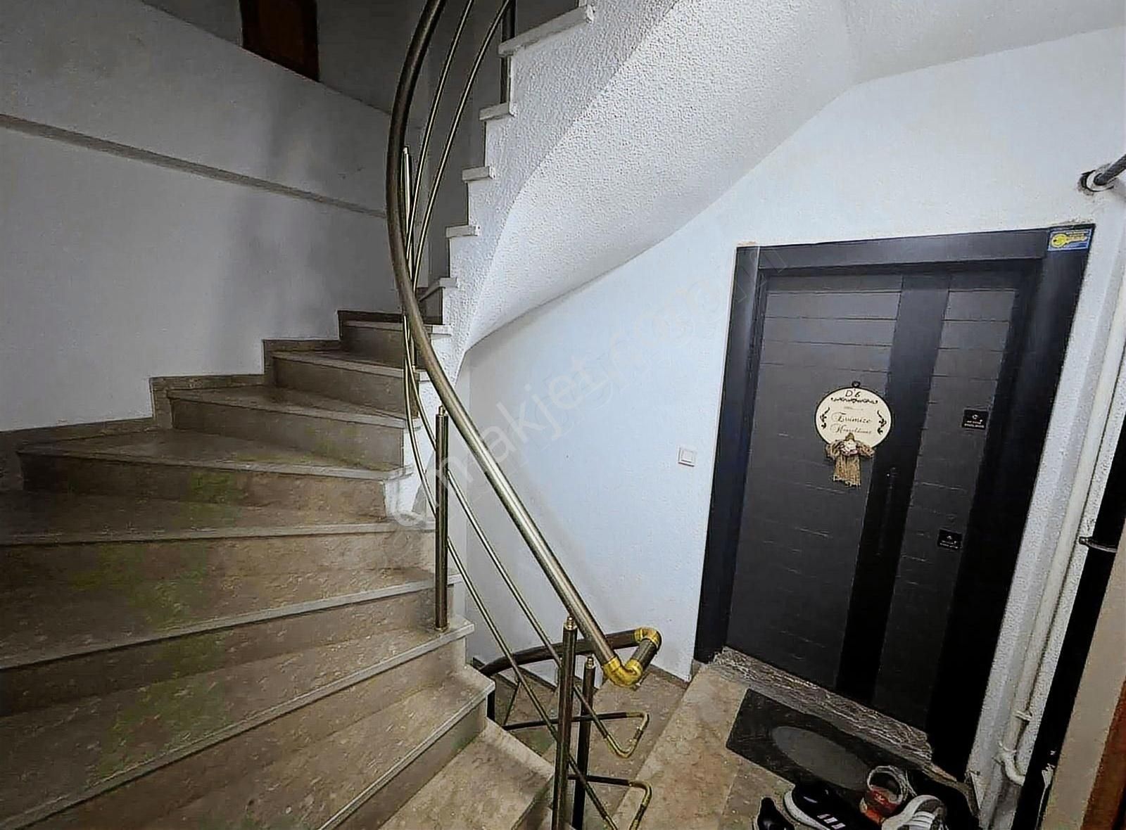 M.akif Te Satılık 2+1 2.kat 85m'2 Asansörlü Güney Cephe Daire