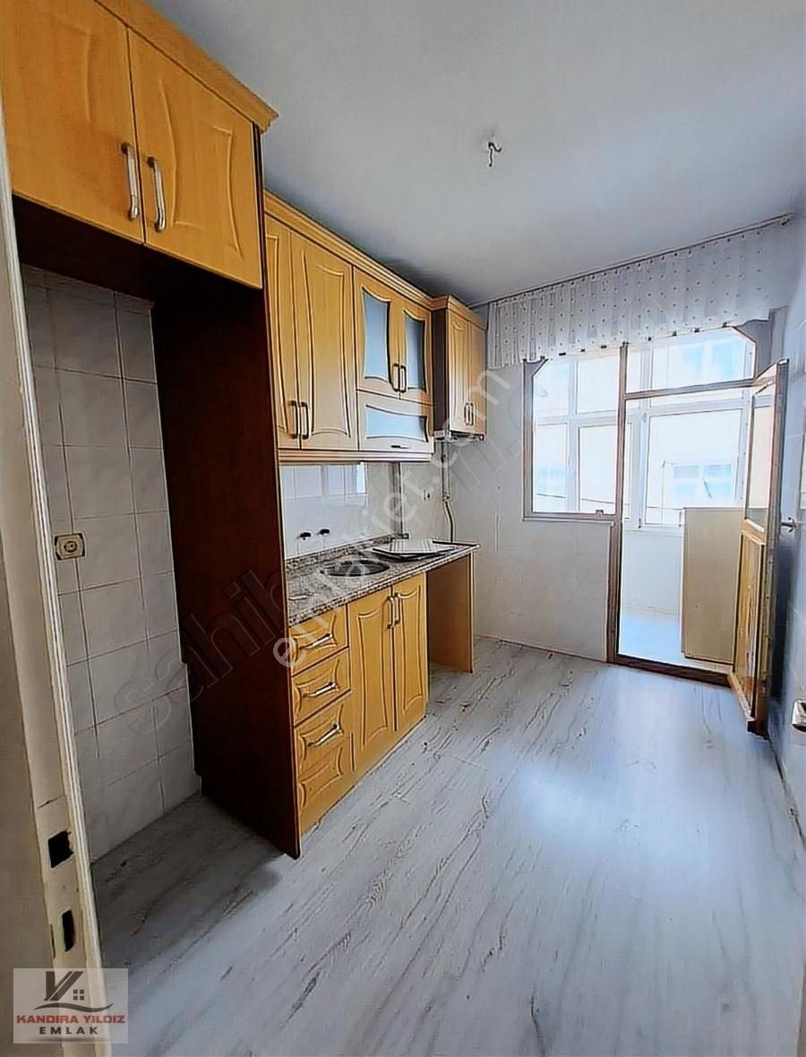 Cengiztopel Cad. 4..yolda 2 + 1 Kombili 95 M2 Arakat Daire