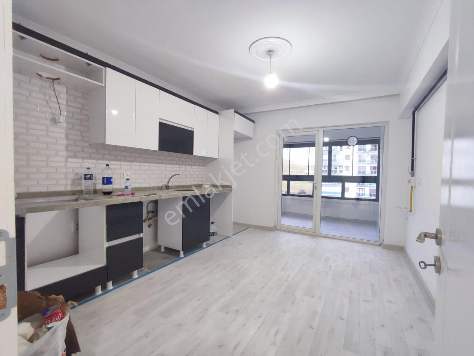 Yılmaz Gayrimenkul 4+1 Ön Cephe 180 Metre Kare Ultra Lüks Ful Yapılı Kıralık