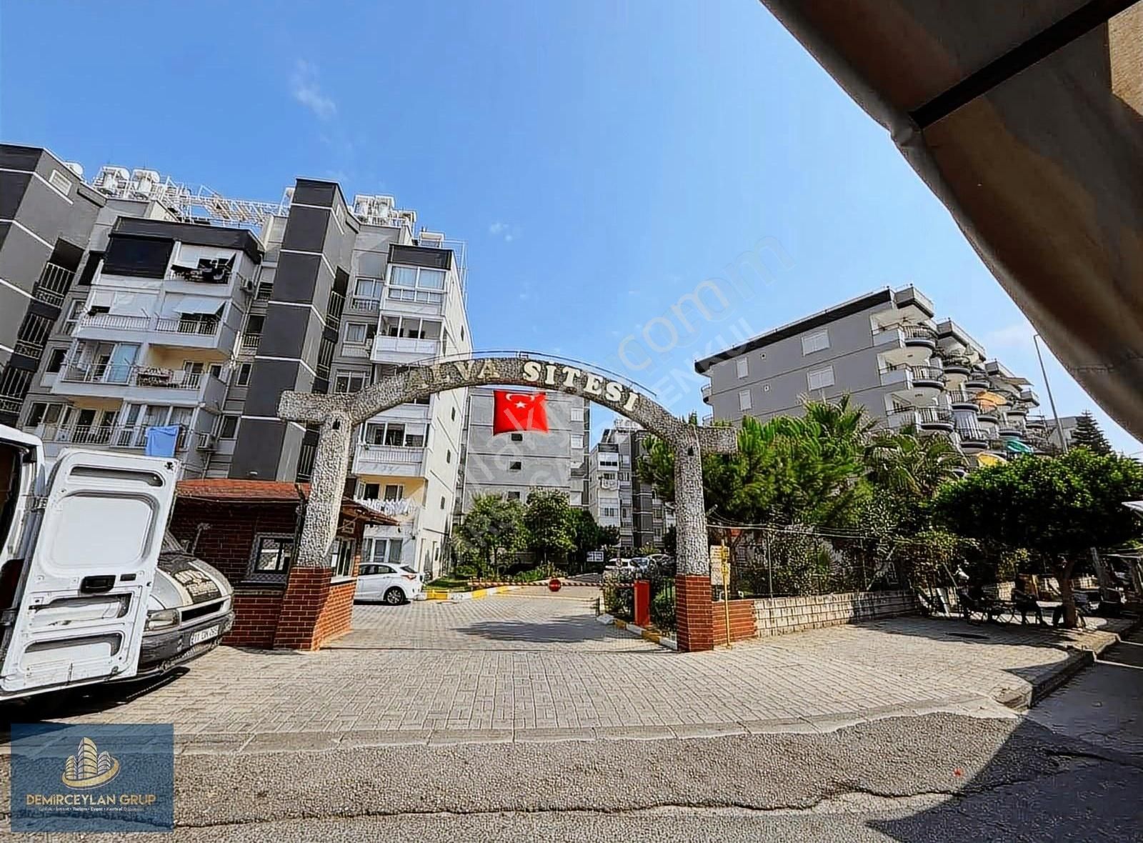 Denize 0 2+1 Oba Gölde Güvenlikli Site