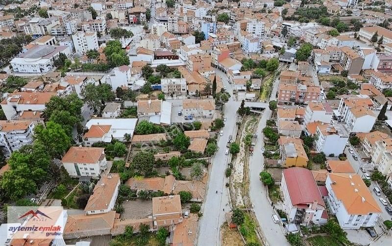 Sındırgı İlçe Merkezinde 451 M2 Arsa İçinde Satılık Müstakil Ev