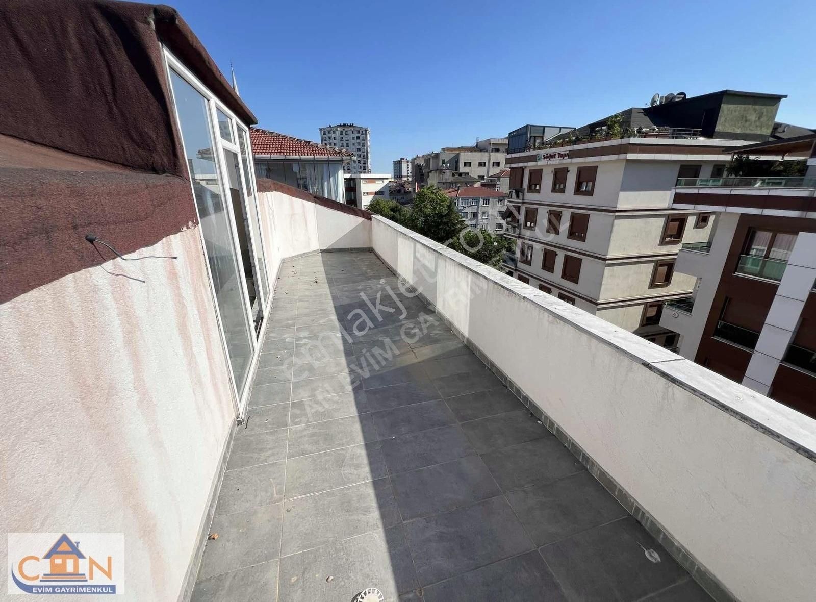 Ümraniye Cengiz Topel'de Yüksek Tavan 3+1 Teraslı Satılık Daire