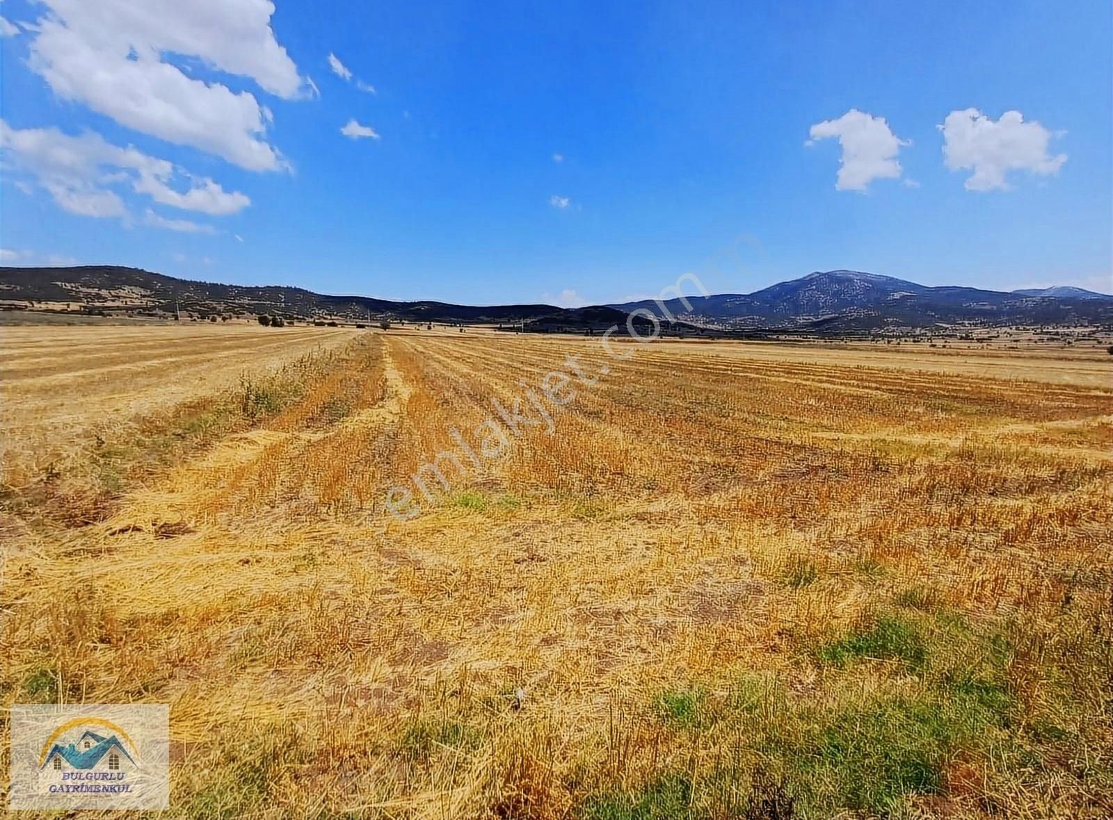 Burdur Yeşilova Akçaköyde Çift Yola Cepheli Süper Arazi - Görsel 13