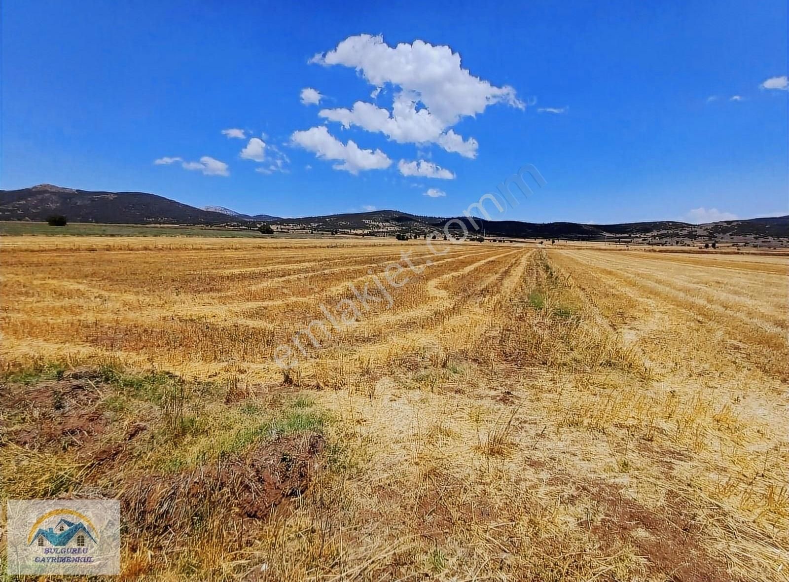 Burdur Yeşilova Akçaköyde Çift Yola Cepheli Süper Arazi - Görsel 9