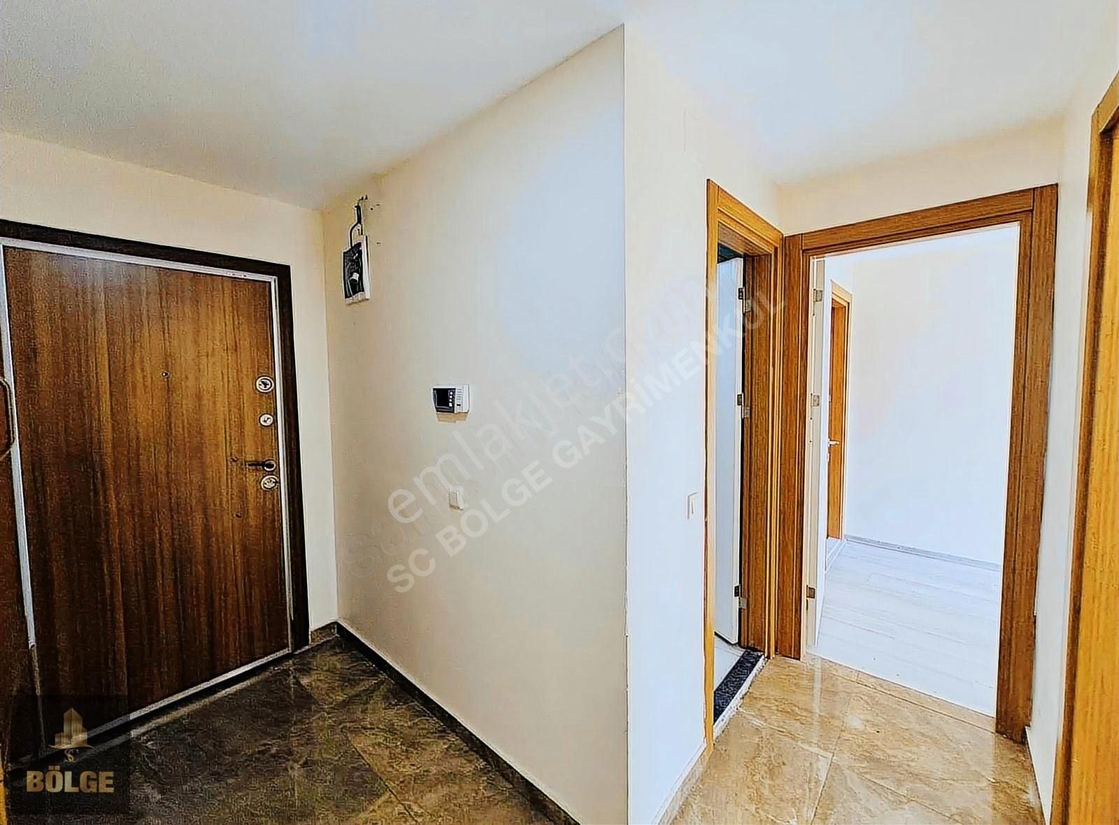 Bölge'den 100.yıl Diş Hastanesi Civ 2+1 30 M2 Teraslı Kısa Katlı