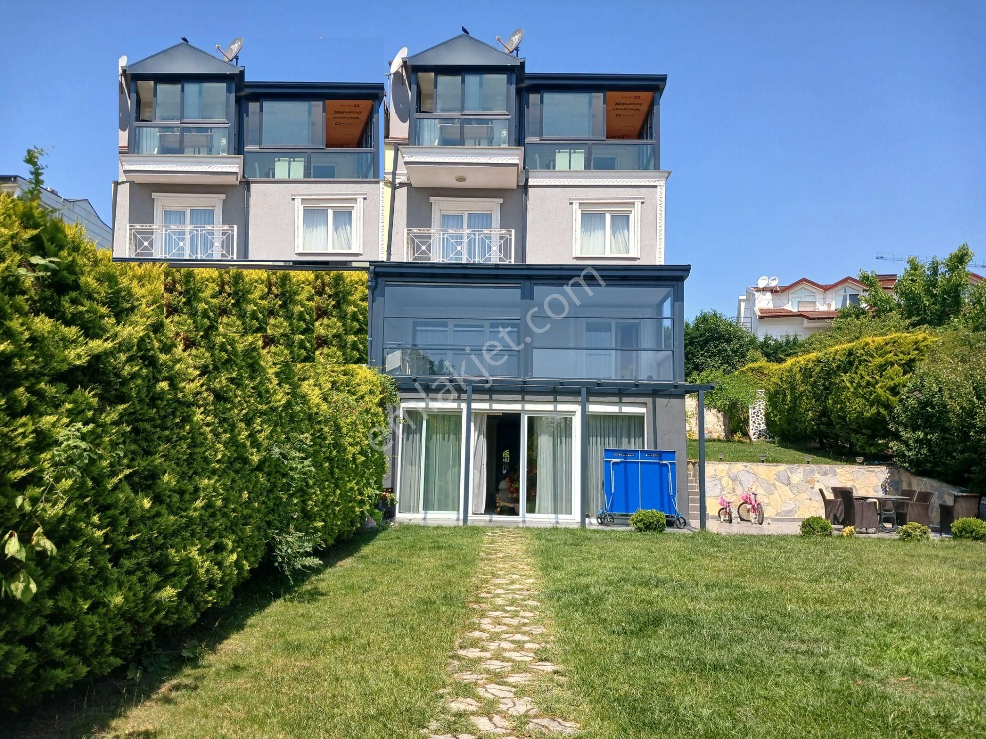 Polat Emlak'dan...büyük Bahçeli..vilanın Bahçe Katı Kiralık
