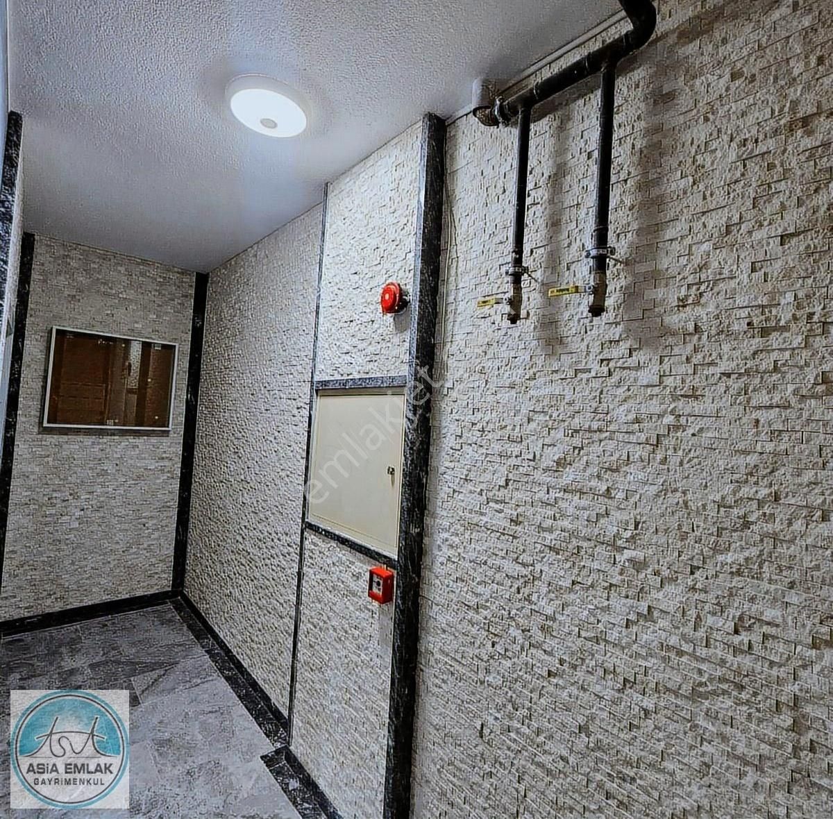 Asia'dan Marmara Arş.ve Metroya Yürüme Mesafesinde Geniş 2+1