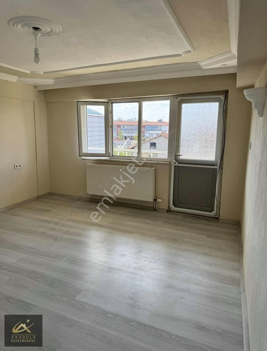 Anadoludan Cuma Pazarı Ve Kız Meslek Lise Yakını 2+1 Geniş Daire